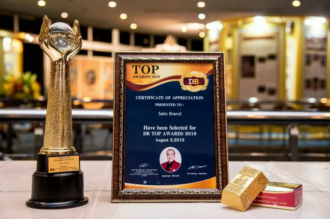 كأس وشهادة جائزة DB Top 2019 لساتو